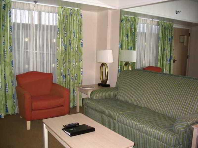 Embassy Suites Brunswick Room photo